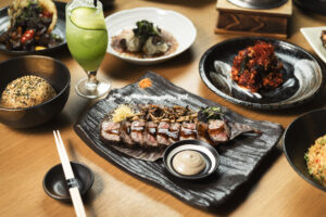 WAKAME GROUP SHOT FOOD ON FOCUS
