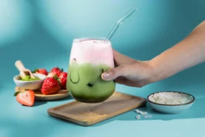 STRAWBERRY FOAM MATCHA - Food on Focus